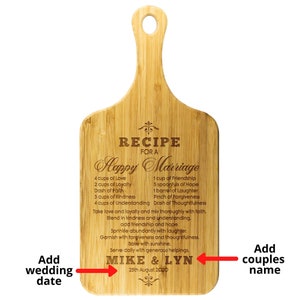 Tabla de cortar de nogal personalizada para bodas, receta para un matrimonio feliz, regalo de boda personalizado para parejas, idea de regalo de inauguración para recién casados. imagen 2