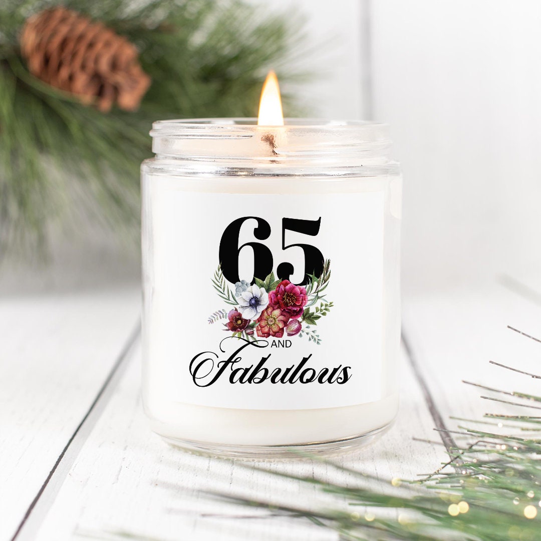 65 and Fabulous Candle Gifts l Idée de cadeau d'anniversaire unique pour  les femmes de soixante-cinq ans l Bougie coulée à la main, parfumée au  soja, 9 oz -  France
