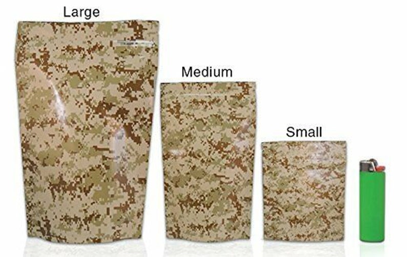 Puede incluir: Tres bolsas resellables con estampado de camuflaje en diferentes tama&ntilde;os: grande, mediano y peque&ntilde;o. Las bolsas est&aacute;n hechas de pl&aacute;stico transparente y duradero con cierre de cremallera. Las bolsas est&aacute;n dispuestas sobre una superficie blanca.