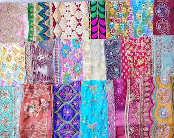 Puede incluir: Una colección de retazos de tela coloridos con intrincados diseños de bordado. Las telas están dispuestas en un patrón de patchwork y presentan una variedad de colores, incluyendo rosa, azul, verde, rojo y dorado. Las telas son de diferentes tamaños y formas, y algunas tienen un ribete de cuentas o lentejuelas.