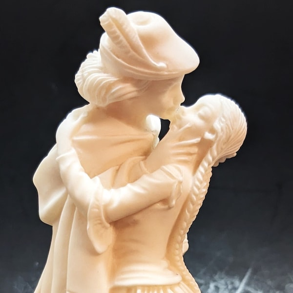 Vintage Faro Italy White Alabaster Romeo and Juliet Sculpture 6 Inches Tall