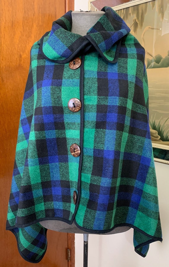 Eddie Bauer Tartan Cape Size M