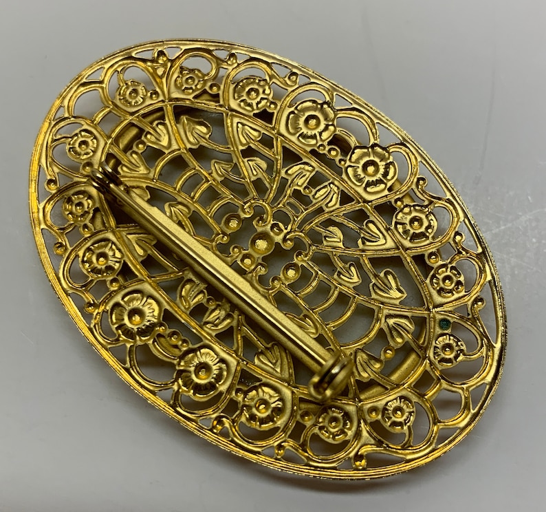 Vintage Brooch with Victorian Couple on Gold