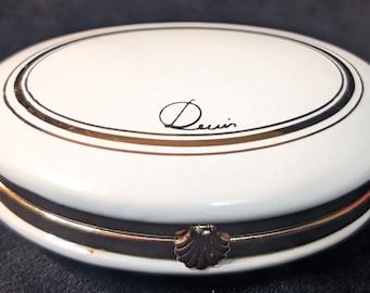 Italy Porcelain Oval Trinket Pill Jewelry Box with Shell Clasp