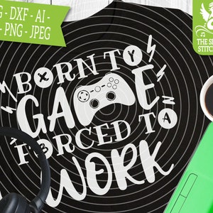 Born to Game Forced to Work SVG DXF, natychmiastowe pobranie, grafika Stitchbird, wykorzystanie komercyjne, Silhouette Studio, Cricut, grafika do gier