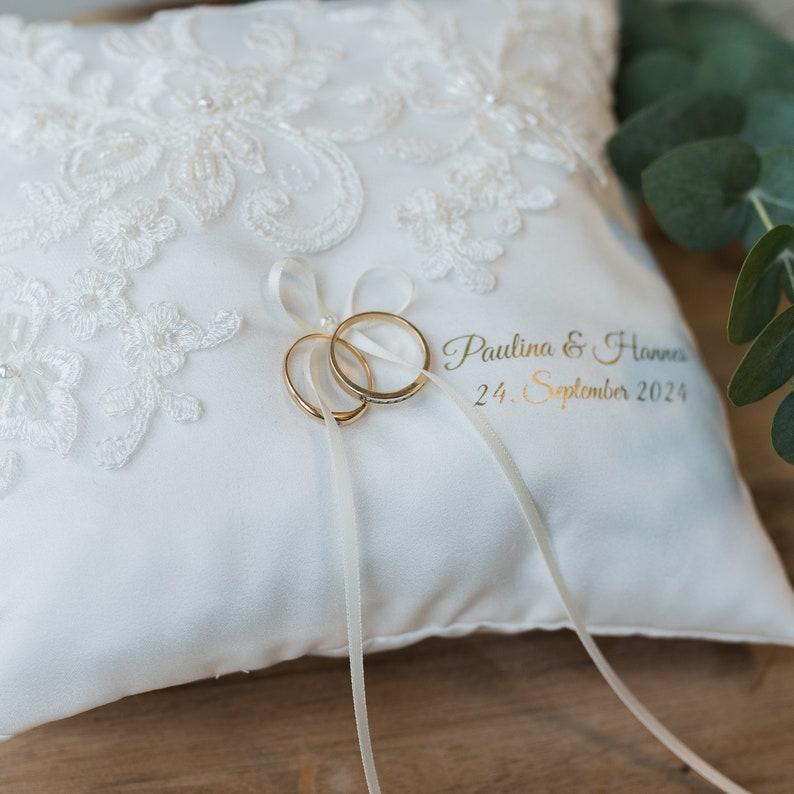 Ring pillow Emma with floral lace image 4