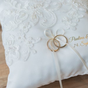 Ring pillow Emma with floral lace image 3