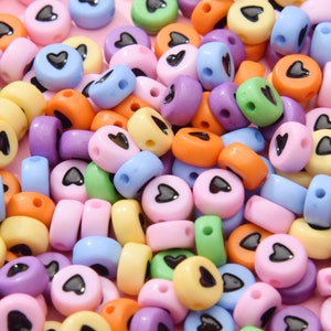Abalorios del corazón de acrílico, 100 piezas, perlas de corazón de colores mezclados, poco 4 * 7 mm letter Spacer cuenta para la fabricación de joyas, pulsera cuenta DIY bebé artesanías