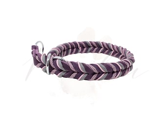 Collar de perro ajustable hecho de cuero de grasa trenzado con paracord en el color y ancho deseados