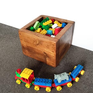 Holzlagerbox, rustikaler handgefertigter Holzbehälter, handgefertigte Kiefernholzkiste