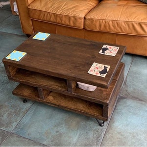 Top corner view of the rustic coffee table showing the optional Black finished 10cm hairpin legs. Pictured in a dark oak stain.