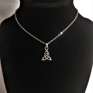 Celtic Kneeling Knot 24/7 Locking Day Collar