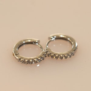 Orecchini a cerchio piccoli unisex con zirconi cubici, oro vermeil 18 carati e argento sterling 925, gioielli minimalisti e scintillanti per tutti