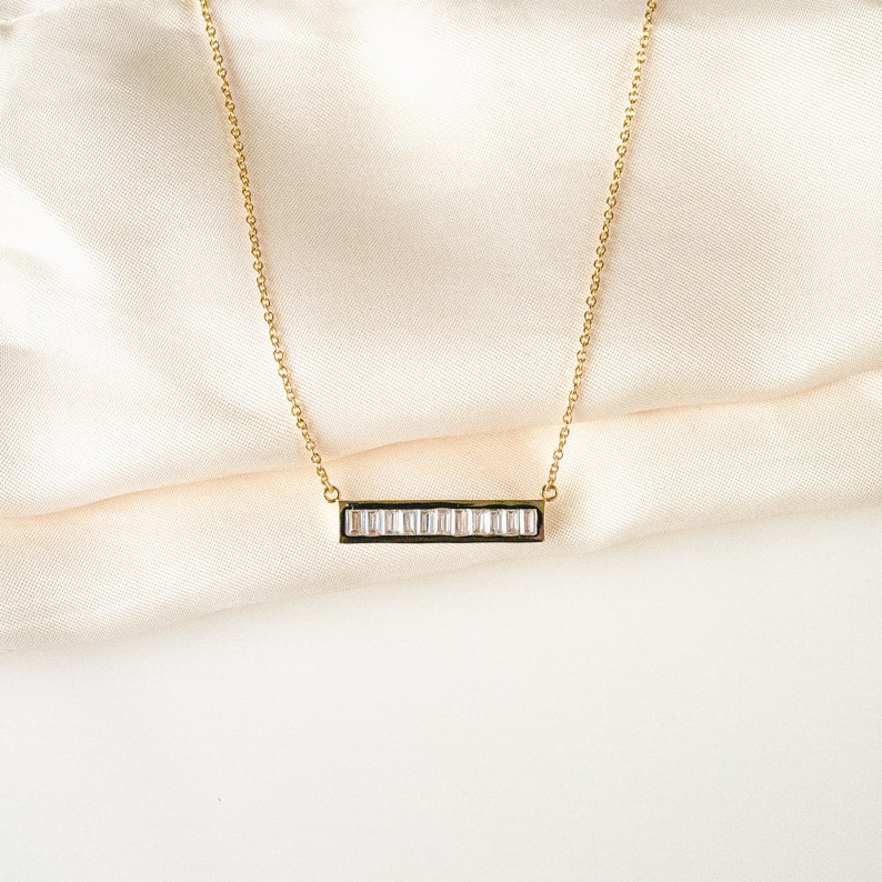 Zierliche Baguette-Cut Bar Halskette, Minimalist Layering Halskette, gold silver necklace, mindfulness Geschenk Bild 2