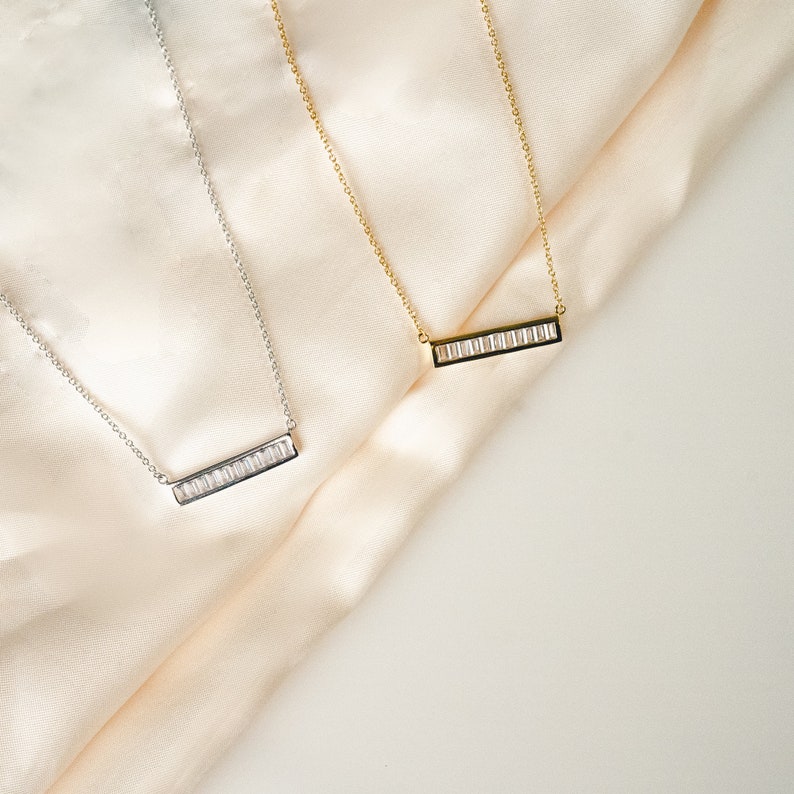 Zierliche Baguette-Cut Bar Halskette, Minimalist Layering Halskette, gold silver necklace, mindfulness Geschenk Bild 4