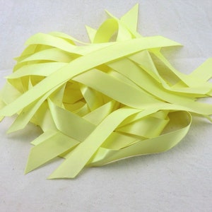 Yellow Ribbon &gt; 28.5cm length