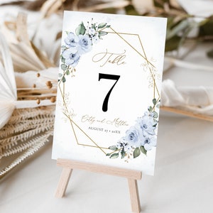 Modèle de numéros de table de mariage bleu poussiéreux, numéros de table avec roses bleues • TÉLÉCHARGEMENT IMMÉDIAT • Modèle modifiable, imprimable, #127