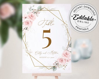 Puede incluir: Una tarjeta de número de mesa de boda imprimible con un marco geométrico dorado y un diseño floral rosa. La tarjeta dice "Mesa 5" y "Cathy y Matthew, 27 de agosto de 2020".