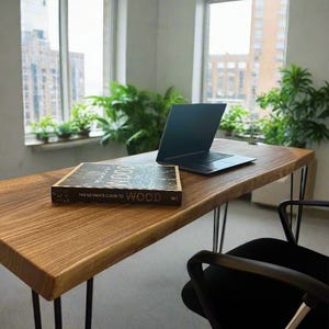 Escritorio de madera maciza con borde natural, losa de acacia japonesa con resina turquesa, patas de horquilla, mueble rústico moderno para oficina en casa, idea de regalo.