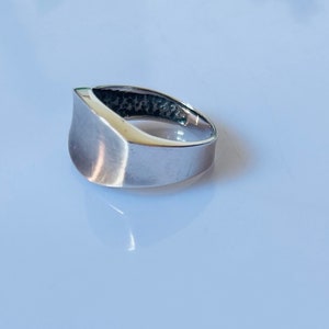 Solid 18K White Gold RIng /Wedding Band / Anniversary RIng / Unisex / Wedding / Gifts for Her/Christmas/Unique Concave Pattern