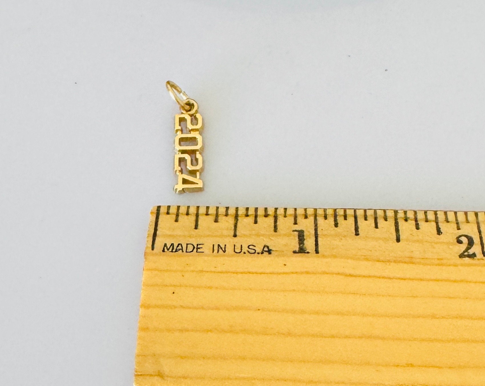 Goldene Abschlusskappe Anhänger 2024 Goldene Abschluss-Fransen 2024 - 10  Stück Party Dekoration Quasten Mini, image size:1699x1352