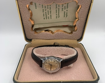 VINTAGE - Pair of Women’s Non-Working Watches with Original Boxes and Paperwork - Parts/Repair/Display/Movie Prop