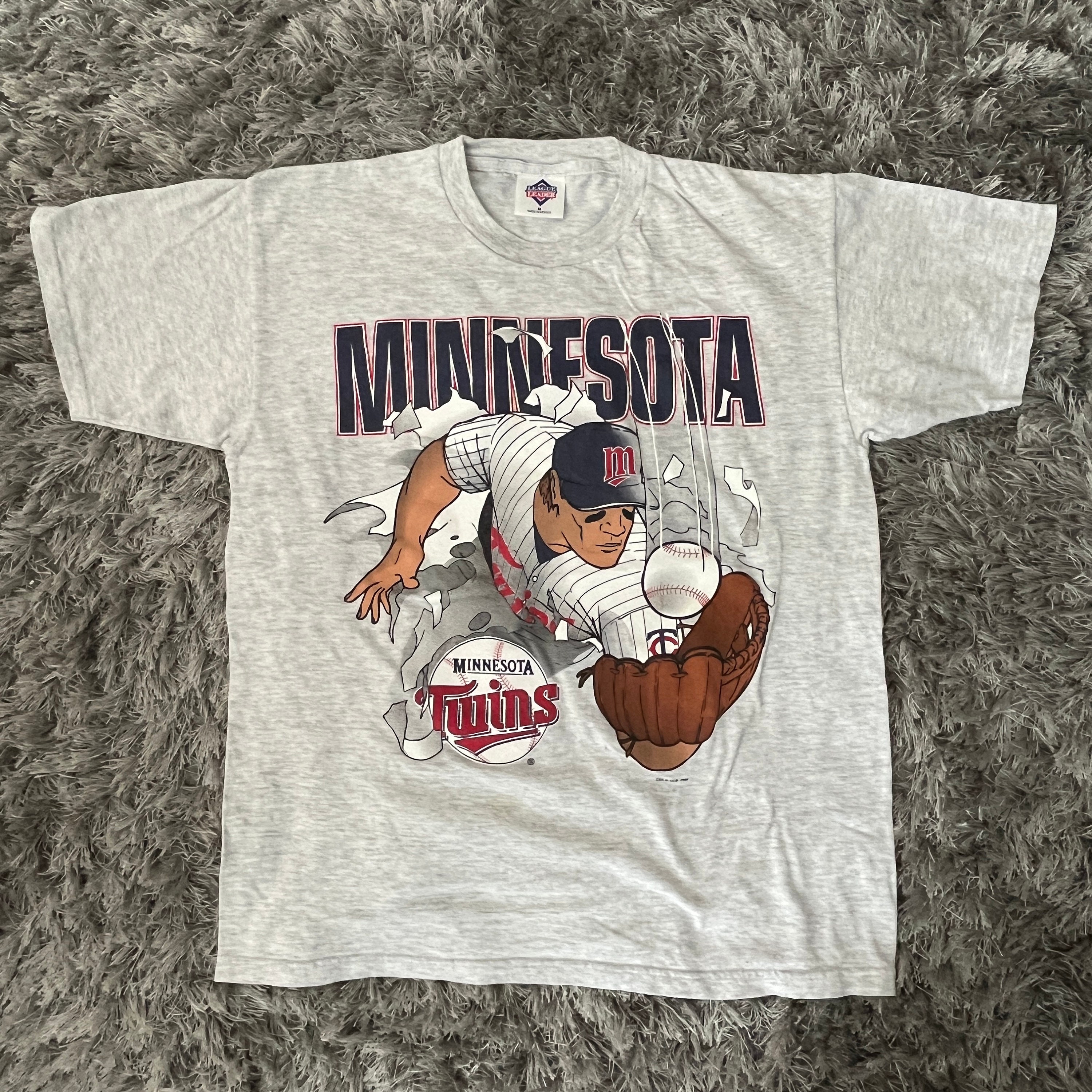 VintageVaultMN Vintage 1996 Minnesota Twins Baseball T-Shirt