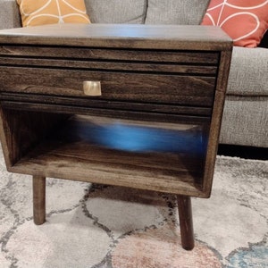 Hardwood Nightstand with Drawer in Mid Century Modern Design