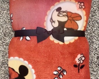 Handmade Minnie Mouse Fleece Blanket: Red Bow Plush Throw