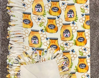 Manta de forro polar hecha a mano con diseño de abeja, manta infantil con encanto rústico, temática de miel para baby shower, tela cortada a medida.