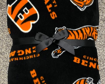Handmade Cincinnati Bengals Fleece Throw Blanket: Plush Football Decor