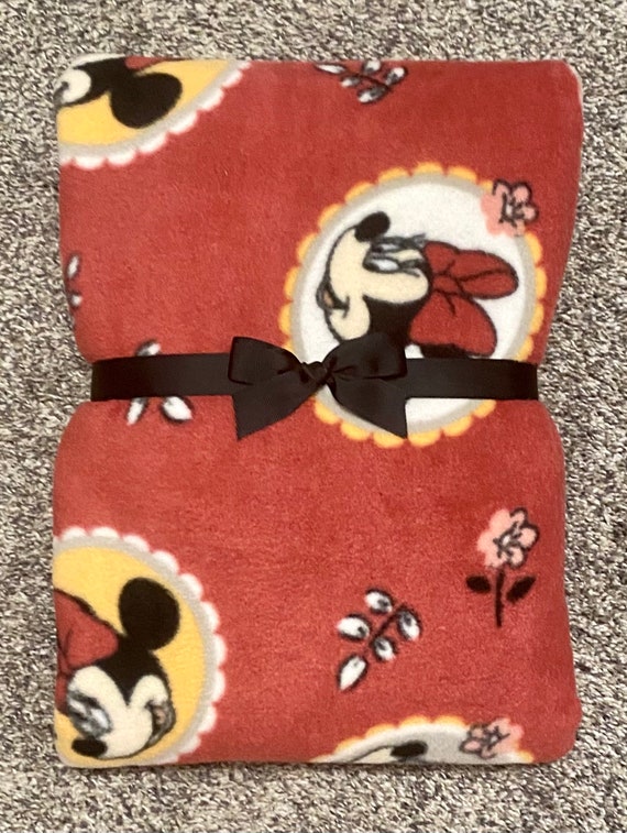 Minnie mouse no sew fleece throw kit hotsell