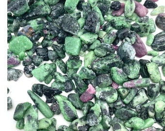 Ruby in Zoisite - Robijn in Zoisiet - Chips , mini crystals, gemstone bag