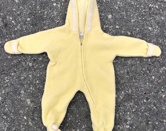 Body de bebé amarillo vintage con capucha, talla 6-12 meses – Estilo años 70 y 80, de Sterncraft.