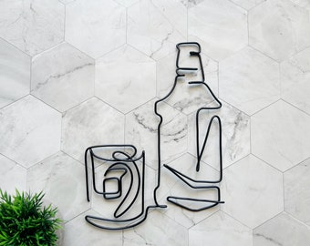 Bourbon Bottle & Rocks Glass Wall Art | Wire Wall Art | Wystrój domowego baru | Sztuka ścienna baru | Wystrój dla miłośników szkockiej whisky | Wystrój ścienny baru | Sztuka whisky