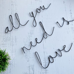 Alles was du brauchst ist Liebe Zeichen | Wire Wort Zeichen | Schlafzimmer Zeichen | Kinderzimmer| Wire Words | Wire Wall Art | Wandbehang | Wohnkultur