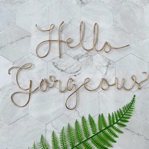 Cartello Hello Gorgeous / Cartello con la scritta Wire / Cartello per camera da letto / Cameretta dei bambini / Cameretta delle bambine / Parole Wire / Arte murale Wire / Decorazione murale / Decorazione per la casa