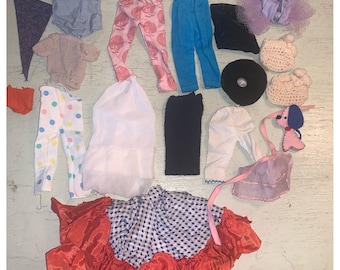 Vestiti vintage fatti a mano da skipper, camicie, pantaloni, gonne, grembiuli, stivaletti, tutù, Barbie