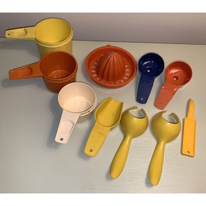 VTG Tupperware Accessories & Kitchen Tools Egg Mate Juicer Scoop Measuring Cups