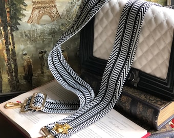 bags with removable straps