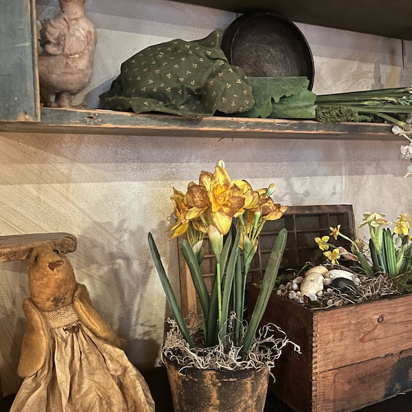 New options!! Primitive spring daffodils -grubby daffodils~ -grubby spring flowers-primitive spring flowers-grubby pot-homestead-primitive