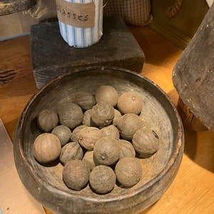 Primitive bowl filler~primitive bowl ~primitive bowl filler~grubbyneedful bowl filler. Choice of black limes or dried lemons