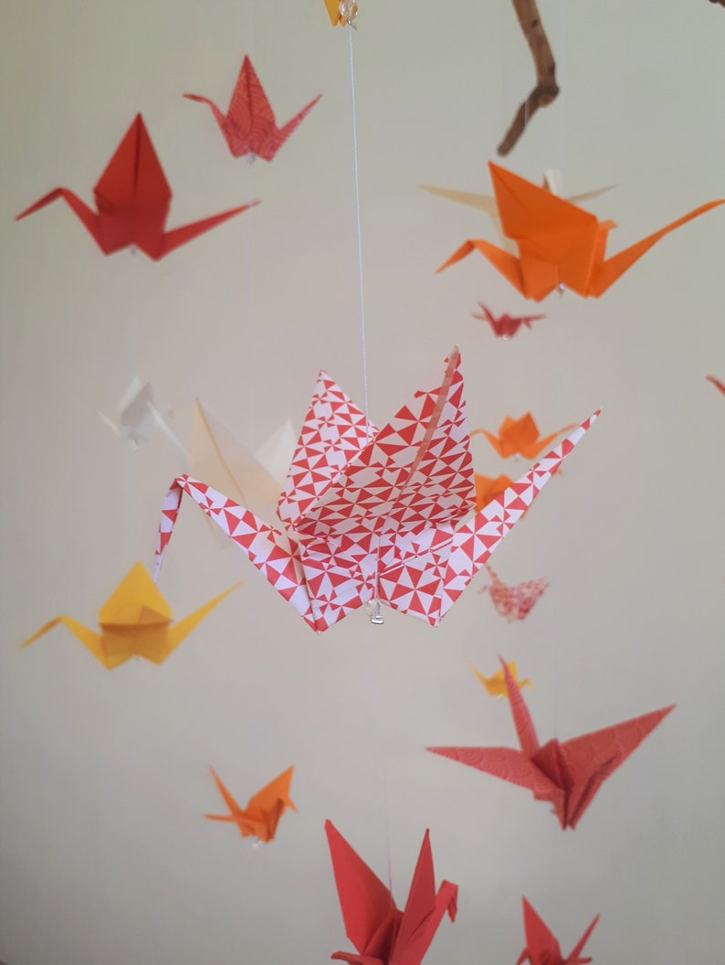 Mobile En Origami De 21 Grues Rouge Orange Et Jaune