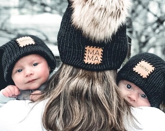 Bonnets Black Dada, Mama & Mini, tenues familiales, chapeaux assortis, bonnet d'hiver, toques, mode automne, bonnet tricoté, Maman et moi, Noël