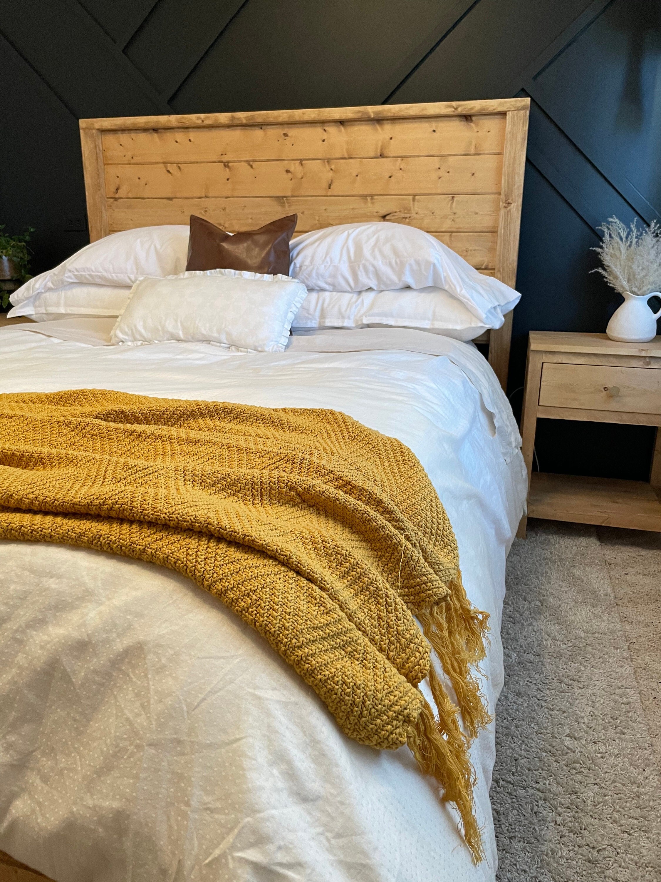 Gold bed throw hotsell