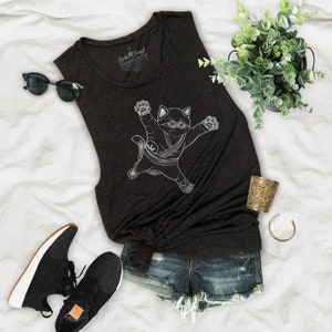 Camiseta sin mangas fluida con diseño de gato ninja para festivales