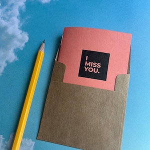 Relación a larga distancia • LDR • Tarjeta Te extraño • Carta de amor • Tarjeta personalizada • Escrita a mano • Para él • Para ella • Salmón • Aniversario