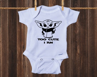 Encre Trendz®Too Cute I Am Baby (fr) Film sur le thème Mignon cadeau de douche de bébé, bébé fille, Onesies nouveau-nés® Funny Baby Onesie® Bodysuits