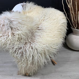 Curly Iceland Sheepskin Rug * Genuine Sheepskin White Rug Fur Throw * Natural Animal Hide Pelt * Sheepskin Seat Cover