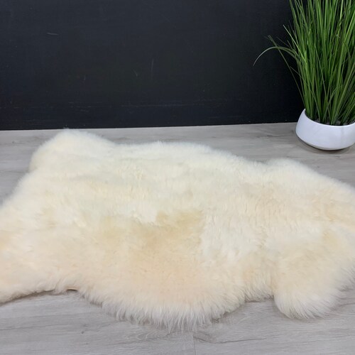 Genuine Sheepskin Cream White Rug Pelt / Genuine Real Sheepskin White Cream / Sheepskin Seat Cover Dog Pet Bed Throw online Gift